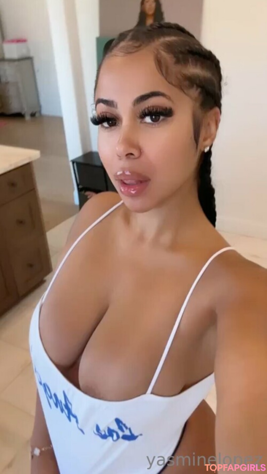 Naakte gelekte OnlyFans-foto van Yasmine Lopez #183