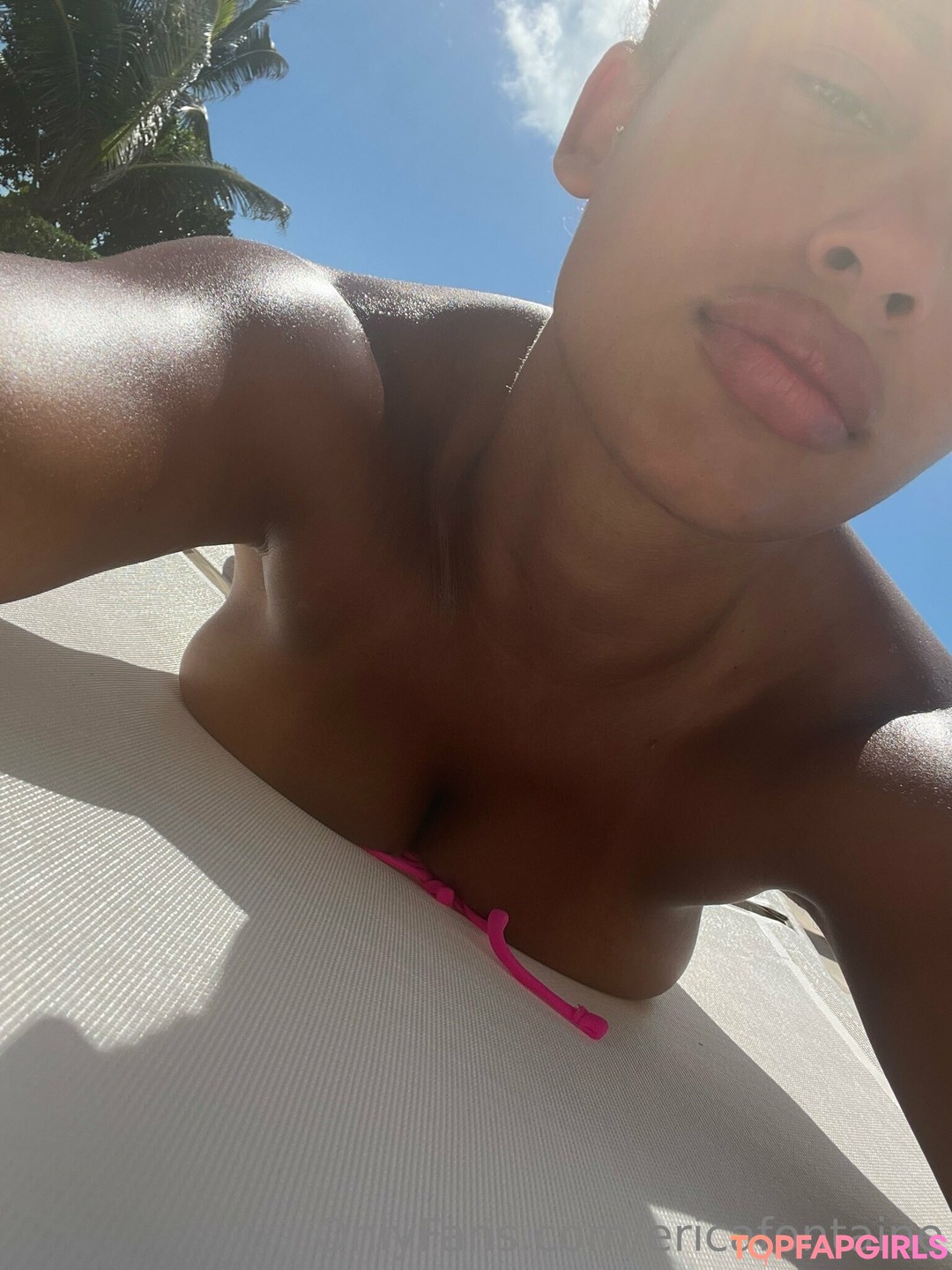 Naakte gelekte OnlyFans-foto van Erica Fontaine #192