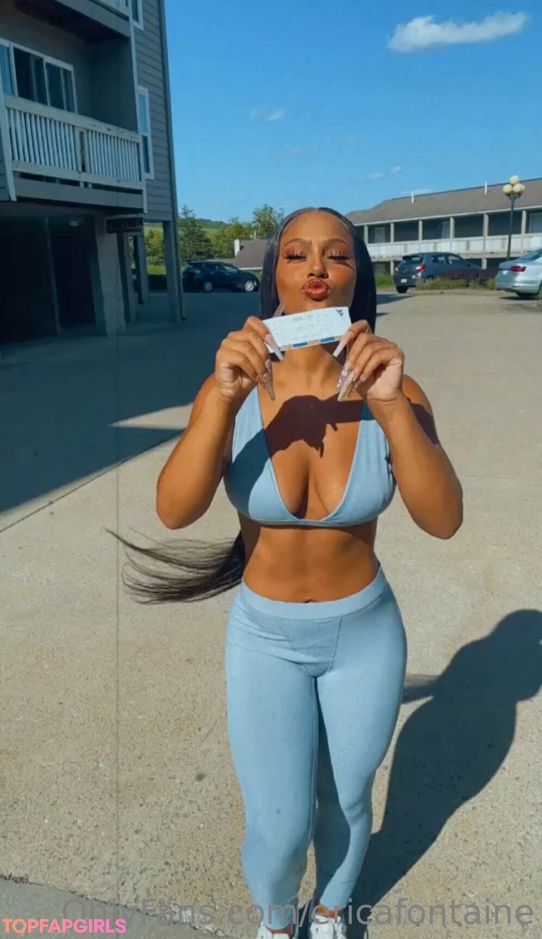 Naakte gelekte OnlyFans-foto van Erica Fontaine #47