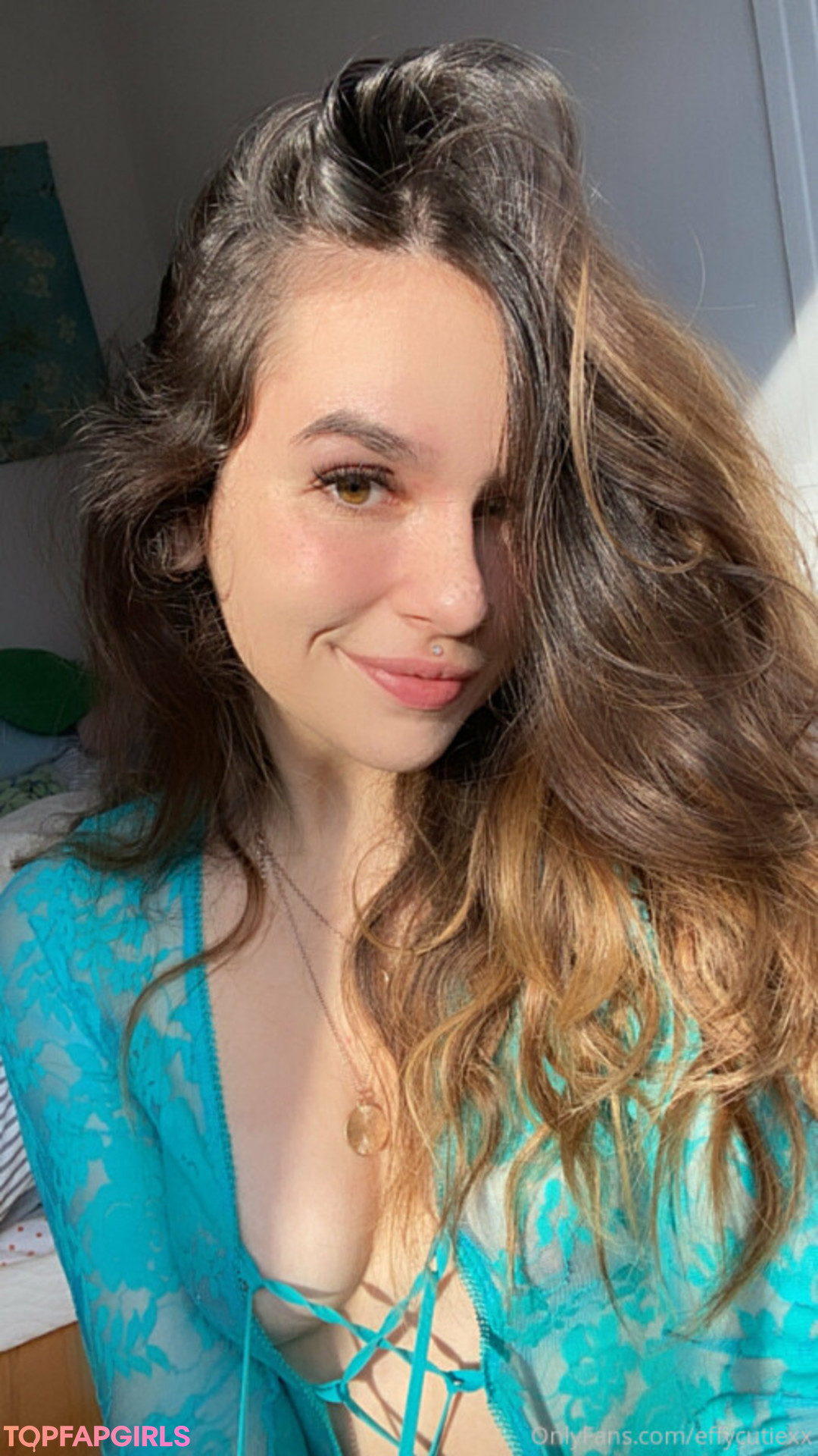 Naakte gelekte OnlyFans-foto van Effy Cutie #72