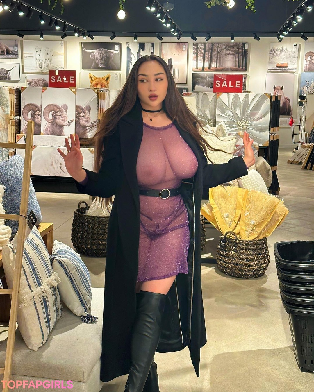 Naakte gelekte OnlyFans-foto van Louisa Khovanski #1164