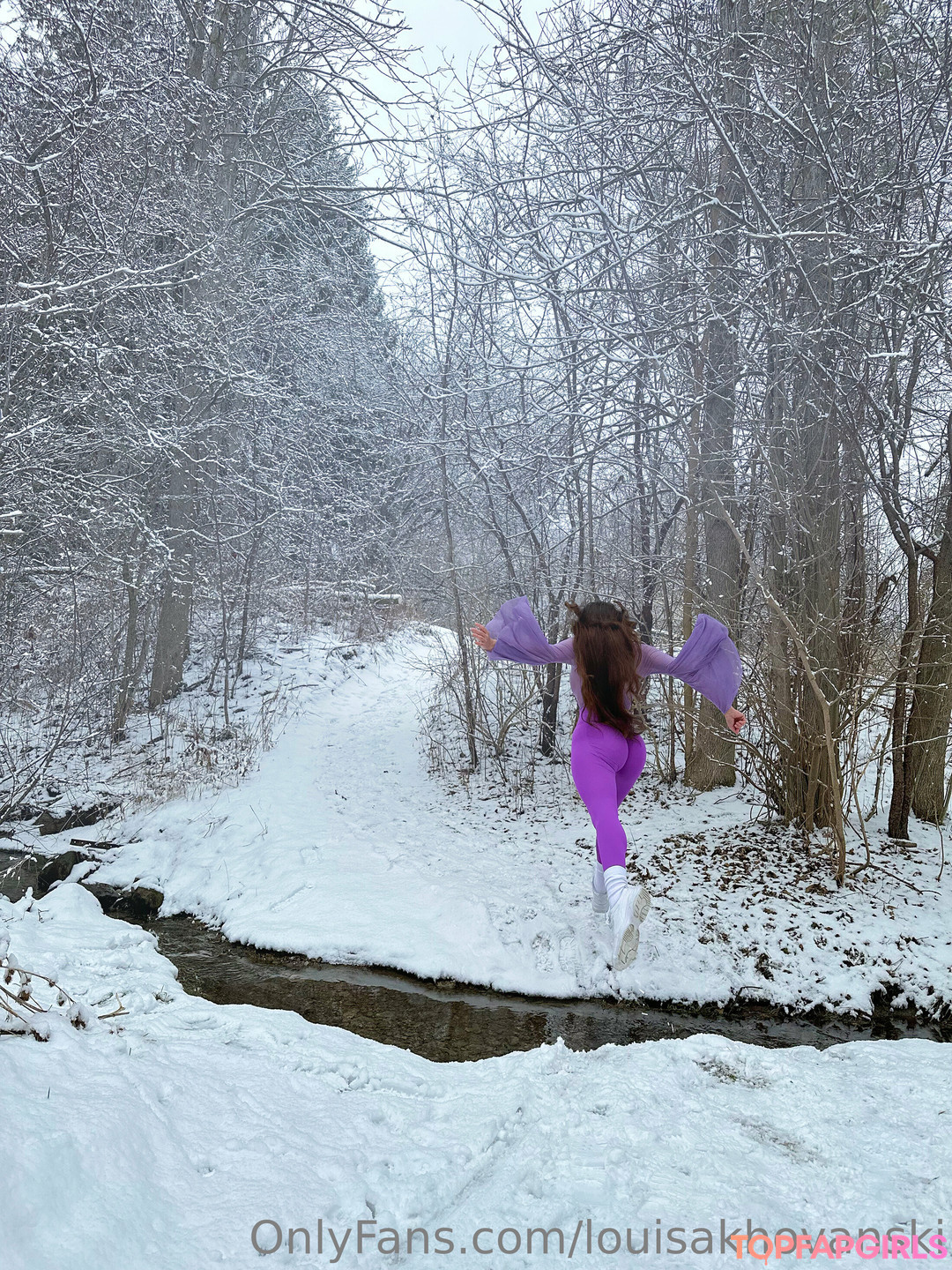 Naakte gelekte OnlyFans-foto van Louisa Khovanski #848