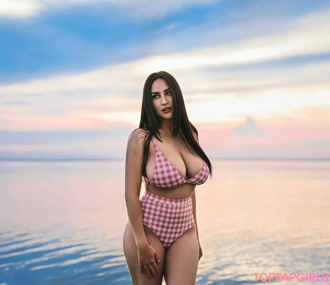 Naakte gelekte OnlyFans-foto van Louisa Khovanski #928