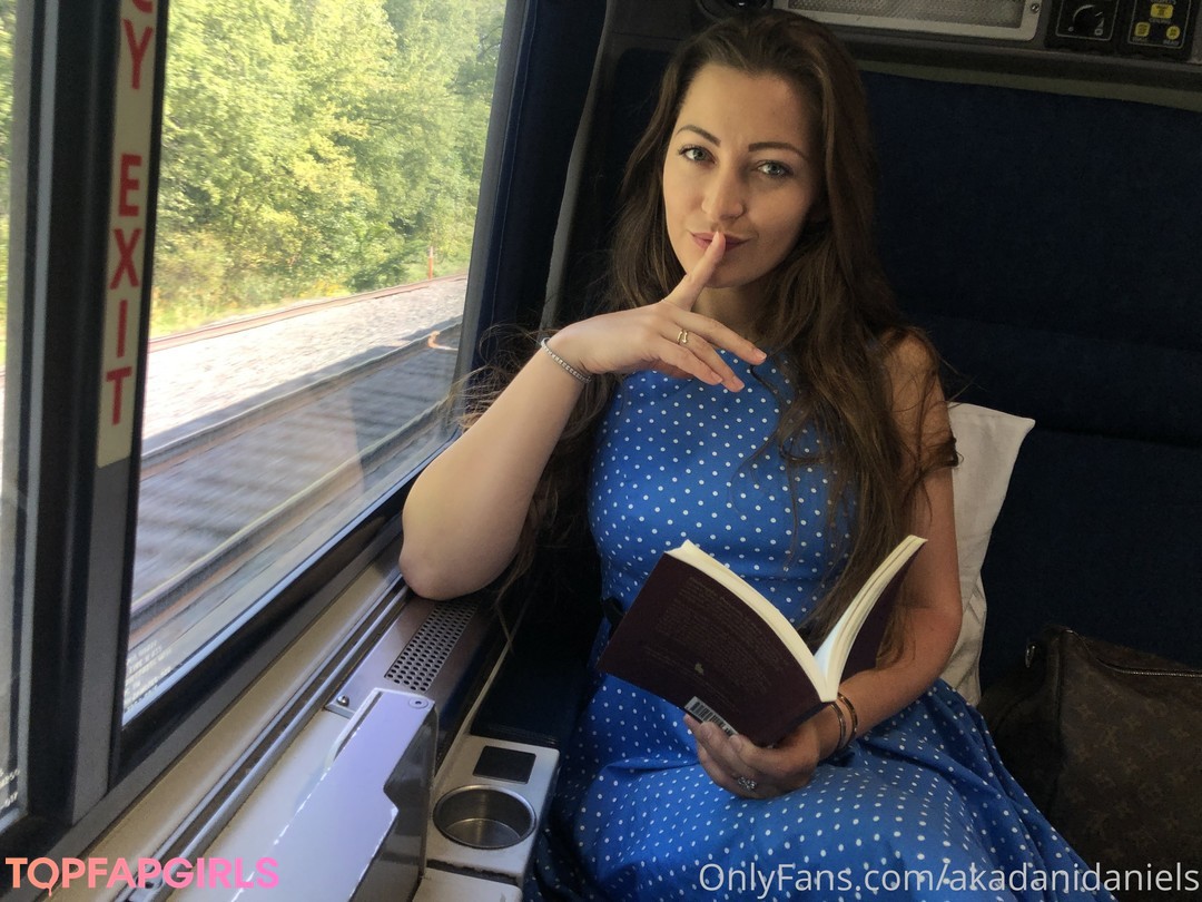 Naakte gelekte OnlyFans-foto van Dani Daniels #2262