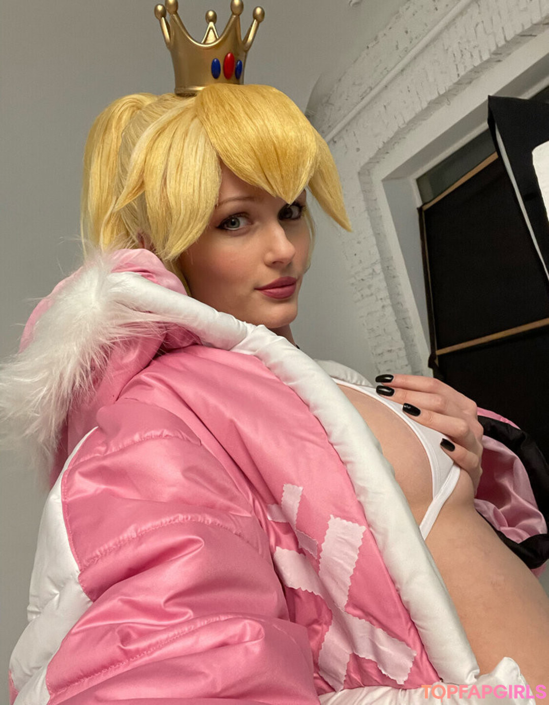 Naakte gelekte OnlyFans-foto van Tniwe #1128