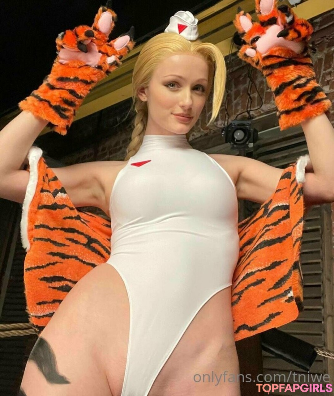 Naakte gelekte OnlyFans-foto van Tniwe #2215