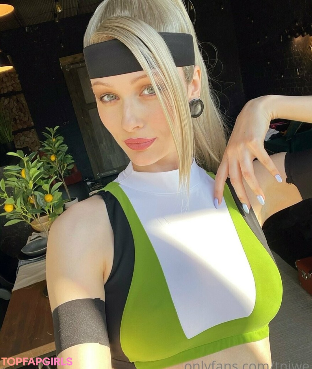 Naakte gelekte OnlyFans-foto van Tniwe #2324