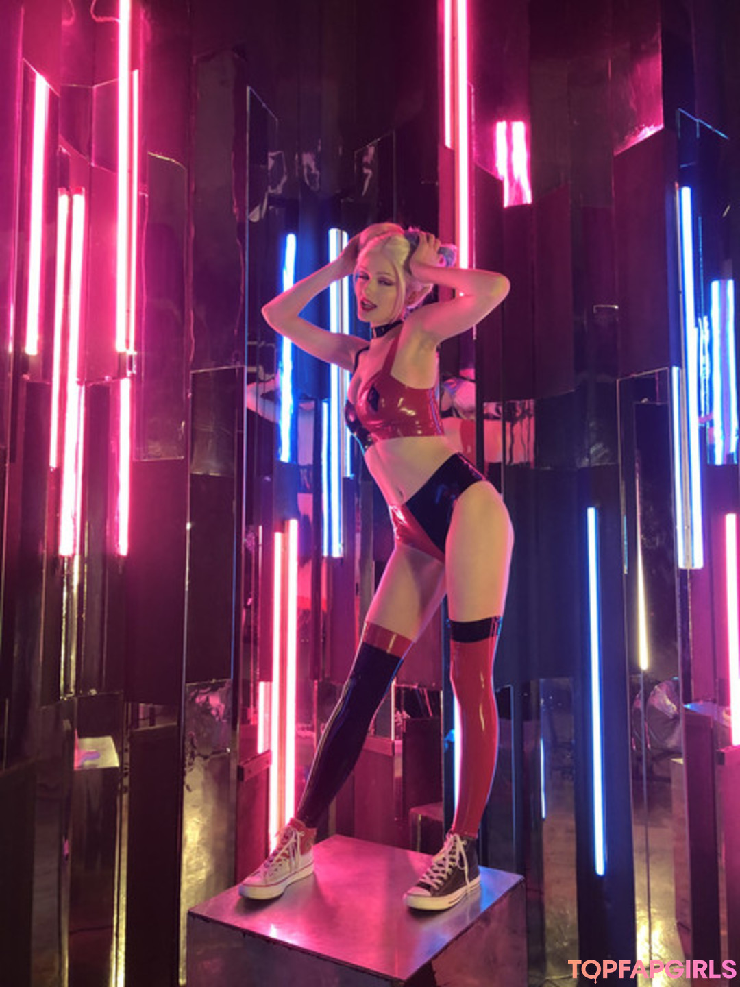 Naakte gelekte OnlyFans-foto van Tniwe #718