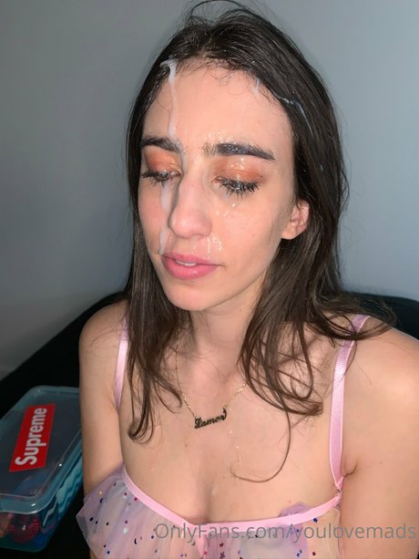 Naakte gelekte OnlyFans-foto van Youlovemads