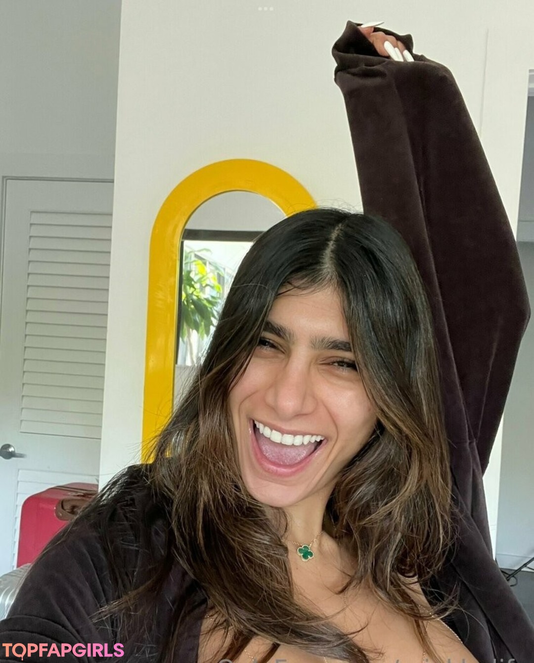 Naakte gelekte OnlyFans-foto van Mia Khalifa #1516