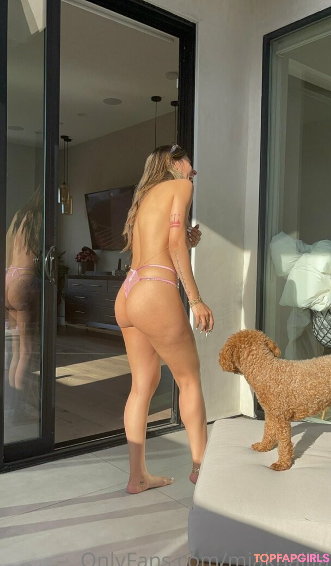 Naakte gelekte OnlyFans-foto van Mia Khalifa #1581