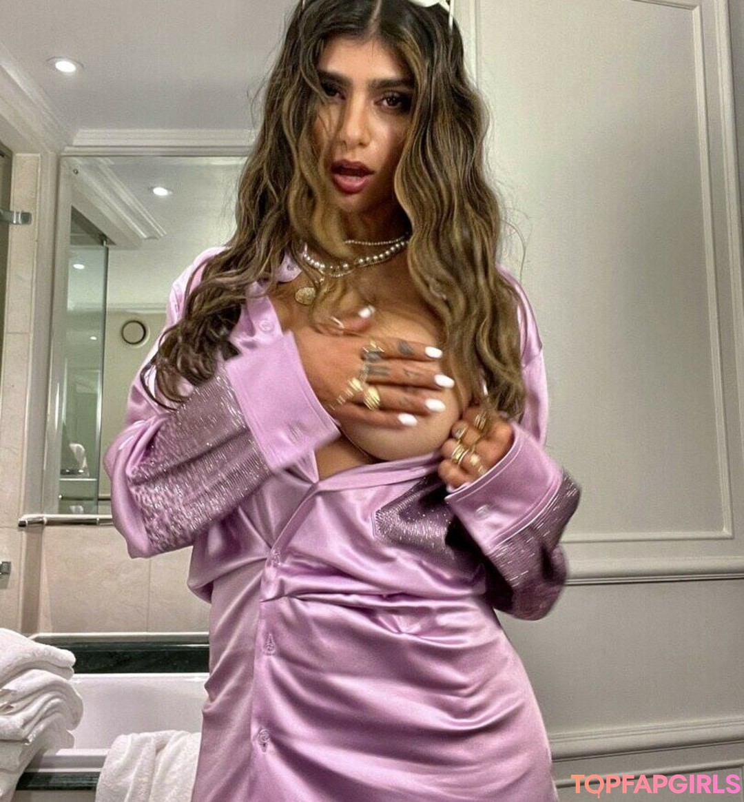 Naakte gelekte OnlyFans-foto van Mia Khalifa #1874