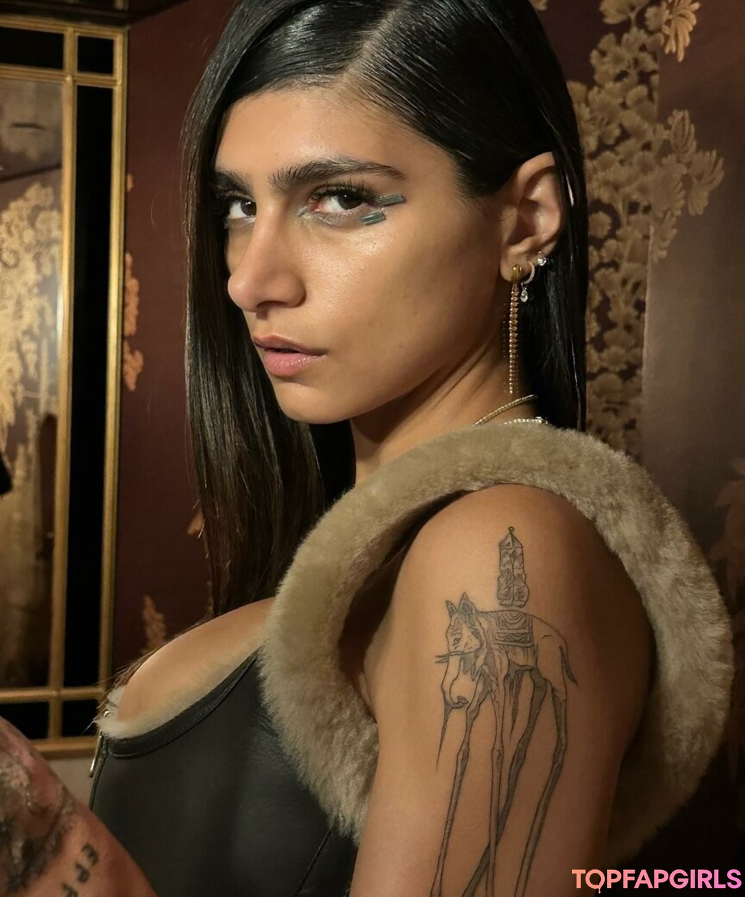 Naakte gelekte OnlyFans-foto van Mia Khalifa #2285
