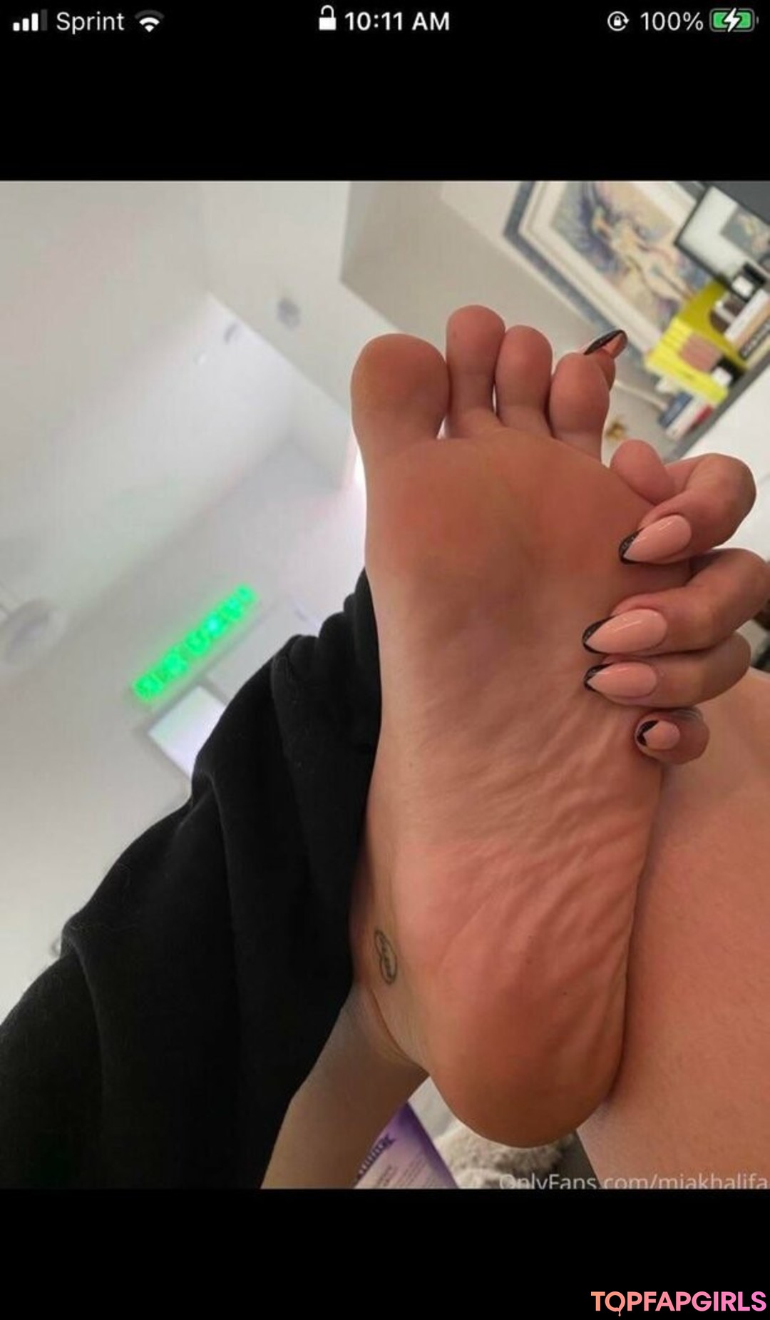 Naakte gelekte OnlyFans-foto van Mia Khalifa #1176