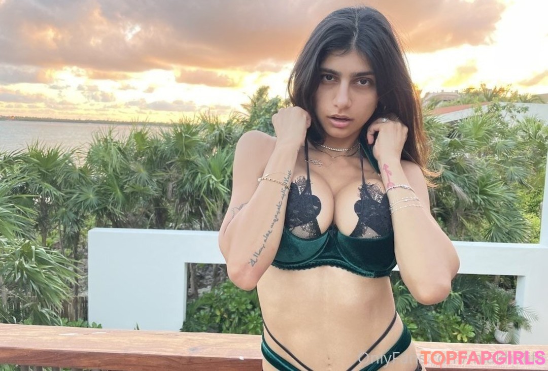 Naakte gelekte OnlyFans-foto van Mia Khalifa #377