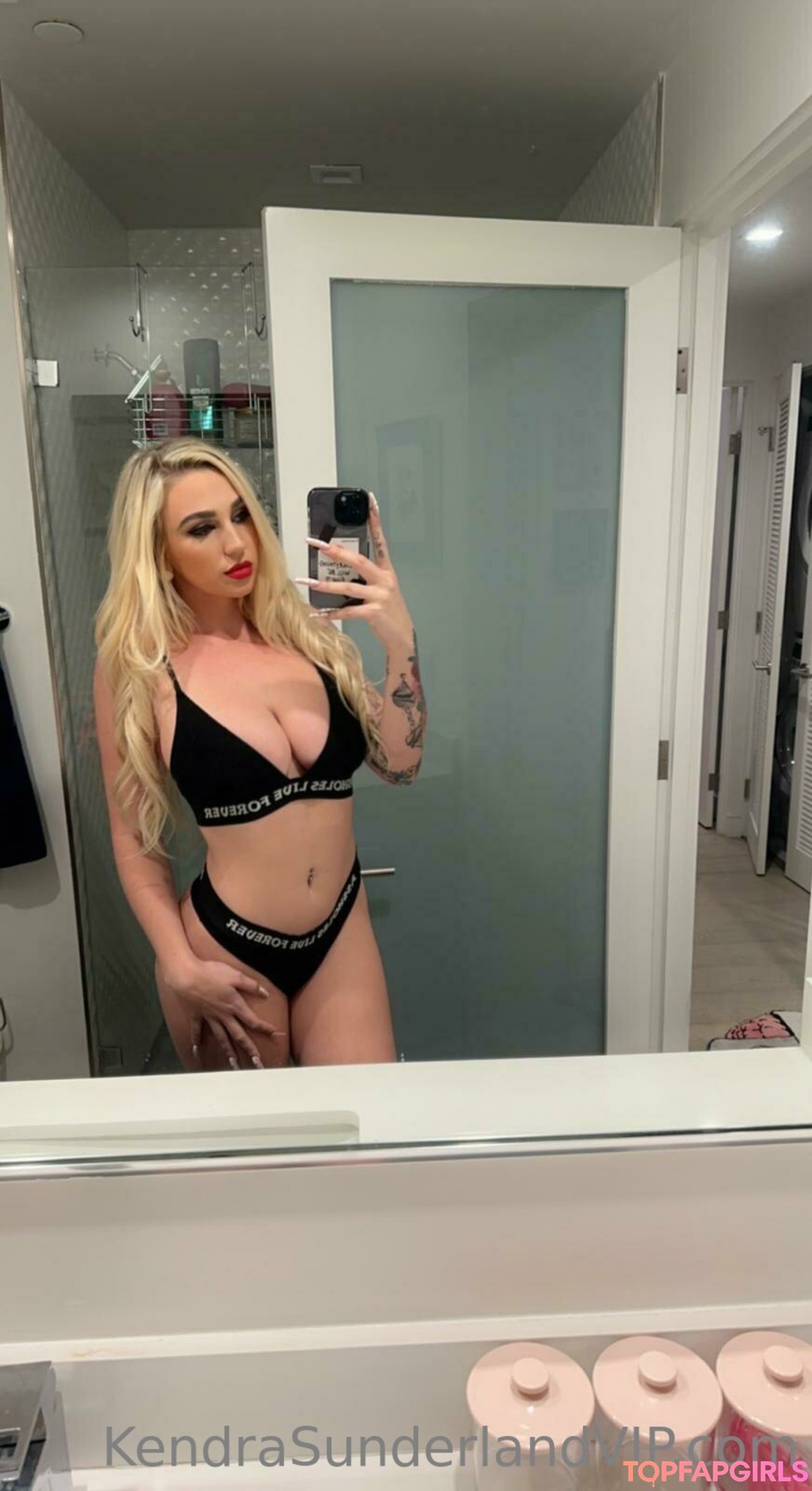 Naakte gelekte OnlyFans-foto van Kendra Sunderland #204