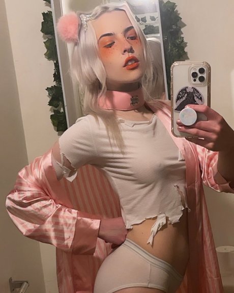 Naakte gelekte OnlyFans-foto van Dorian Electra