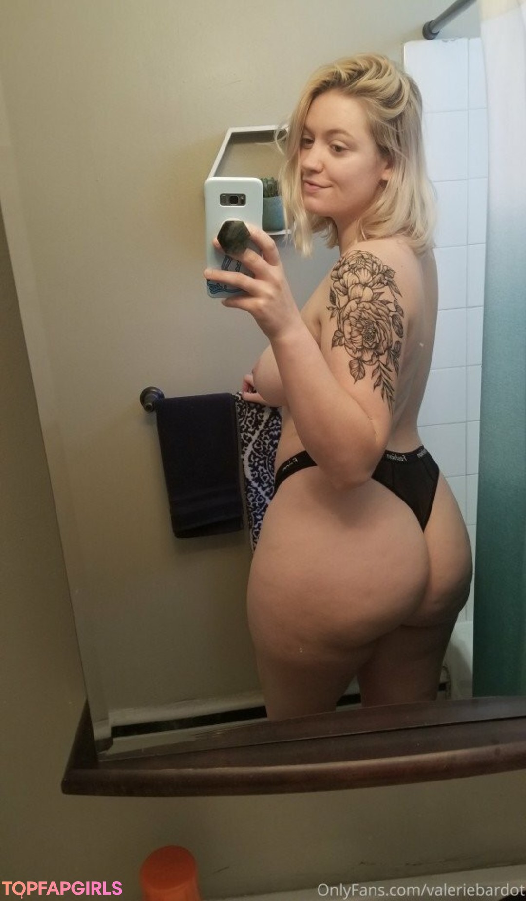 Naakte gelekte OnlyFans-foto van Valerie Bardot #181