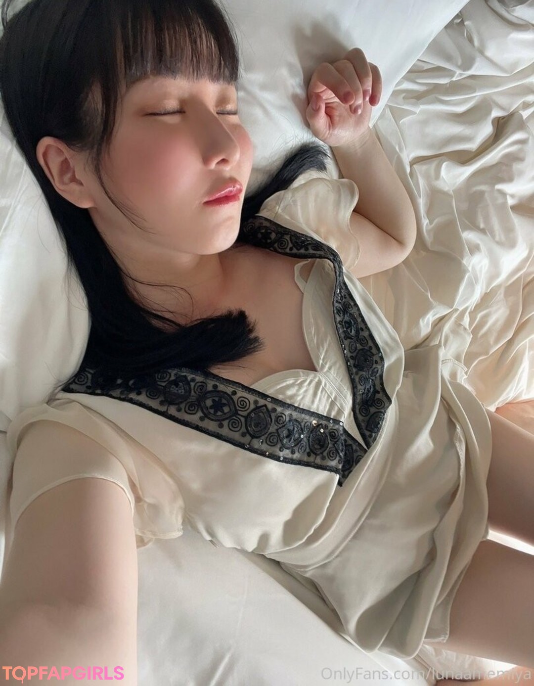 Naakte gelekte OnlyFans-foto van Lunaamemiya #1492