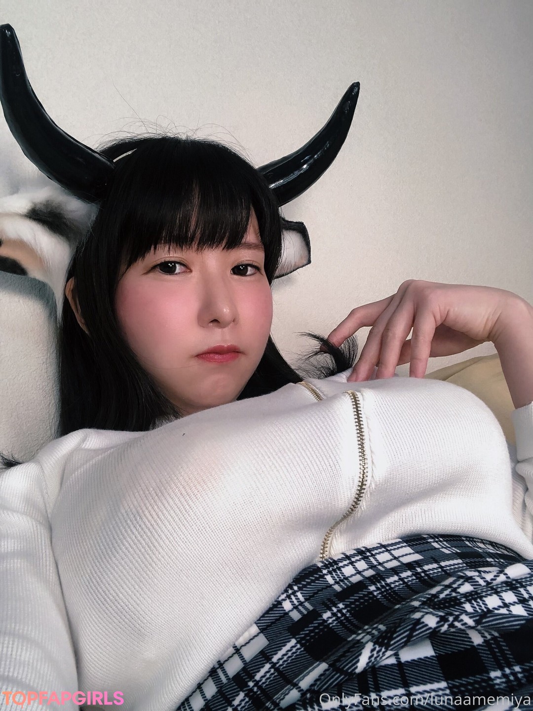 Naakte gelekte OnlyFans-foto van Lunaamemiya #28