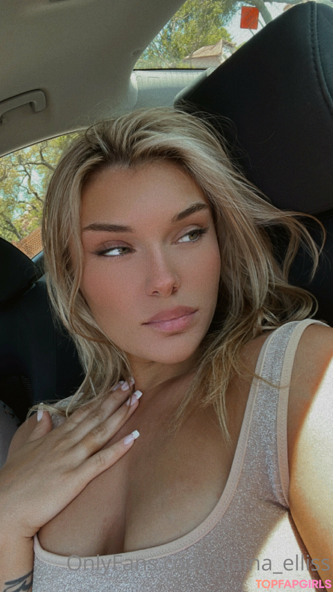 Naakte gelekte OnlyFans-foto van Alaina Ellis #10