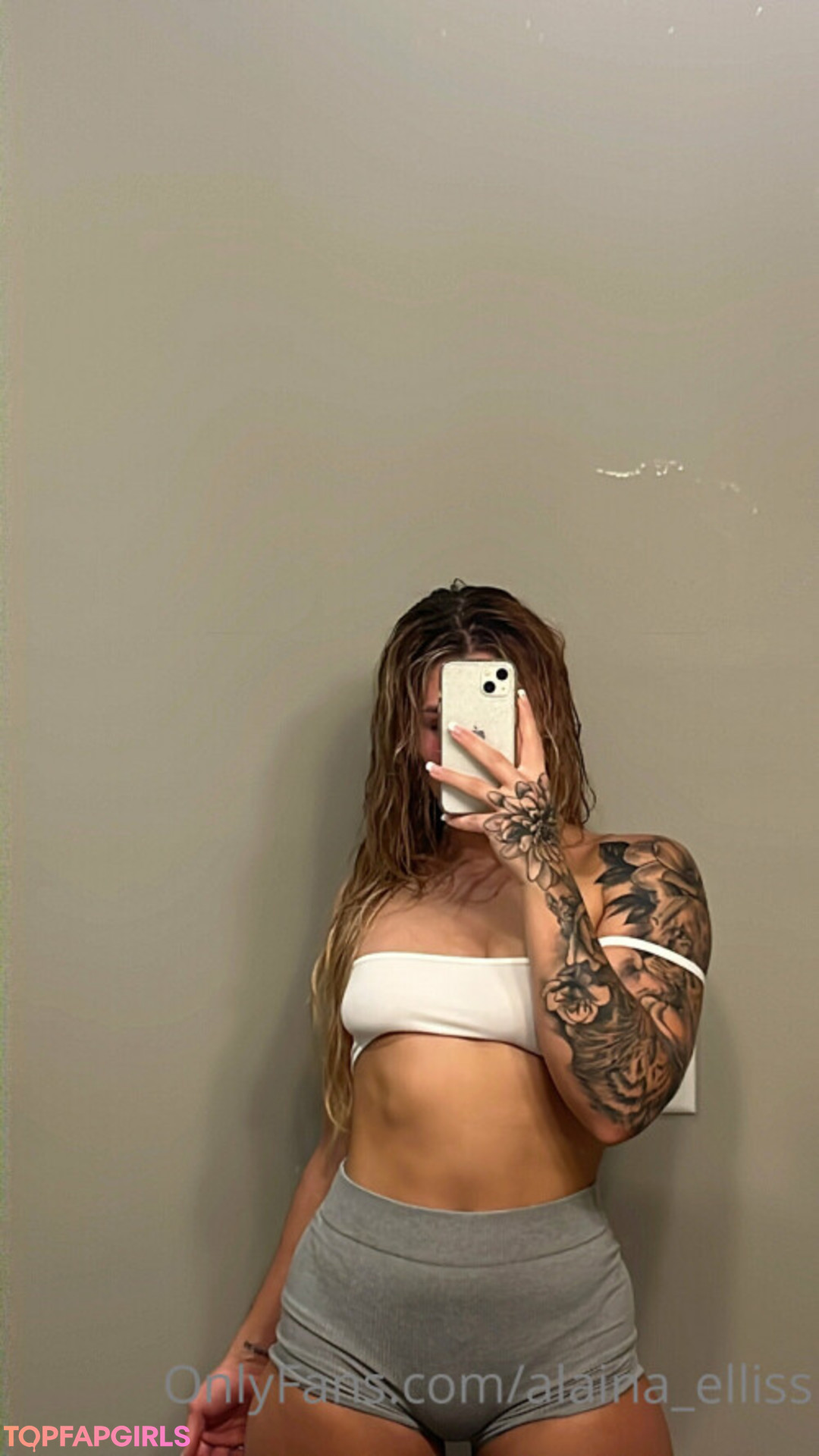 Naakte gelekte OnlyFans-foto van Alaina Ellis #23