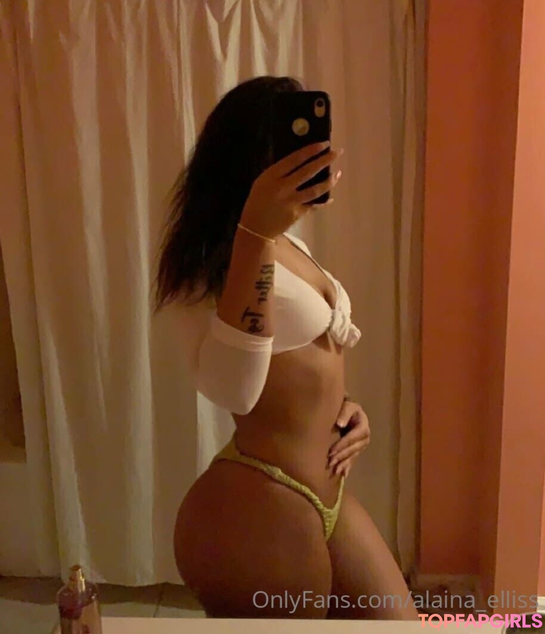 Naakte gelekte OnlyFans-foto van Alaina Ellis #54
