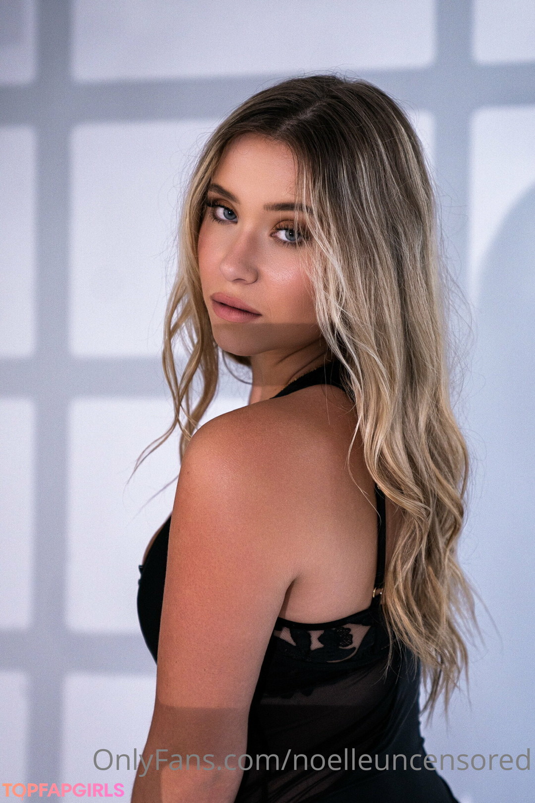 Naakte gelekte OnlyFans-foto van Vanessa Violet #15