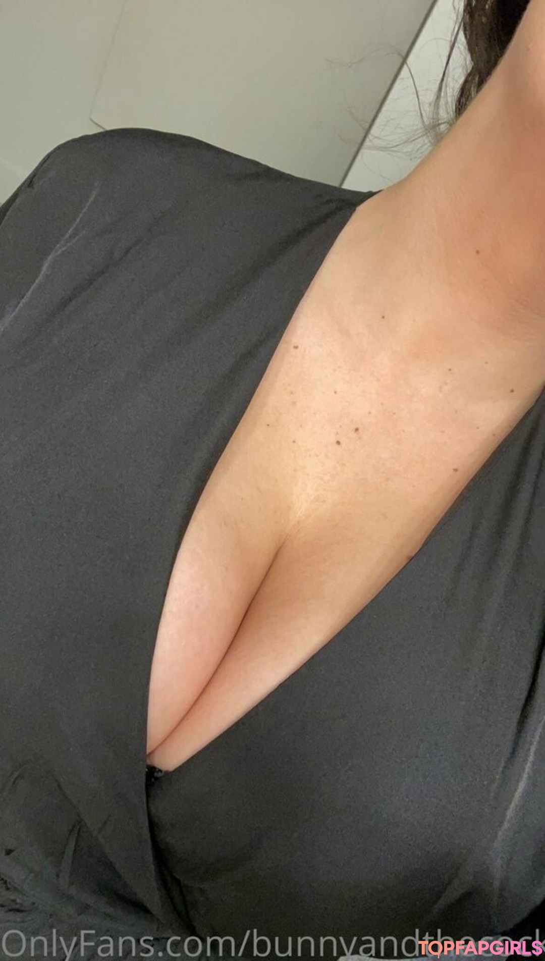 Naakte gelekte OnlyFans-foto van Bunny And The Cock #133