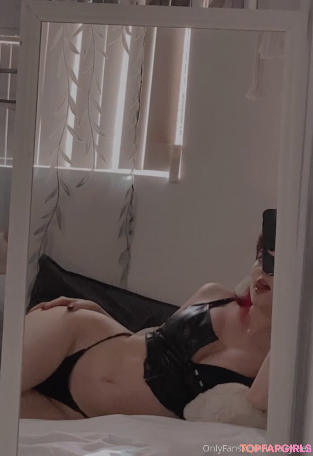 Naakte gelekte OnlyFans-foto van Urfairyfae #55