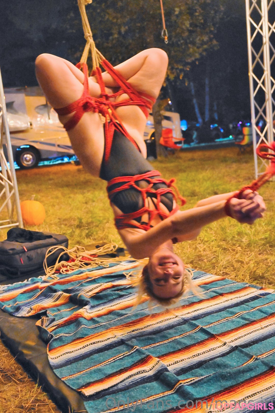 Naakte gelekte OnlyFans-foto van Omgcosplay #950