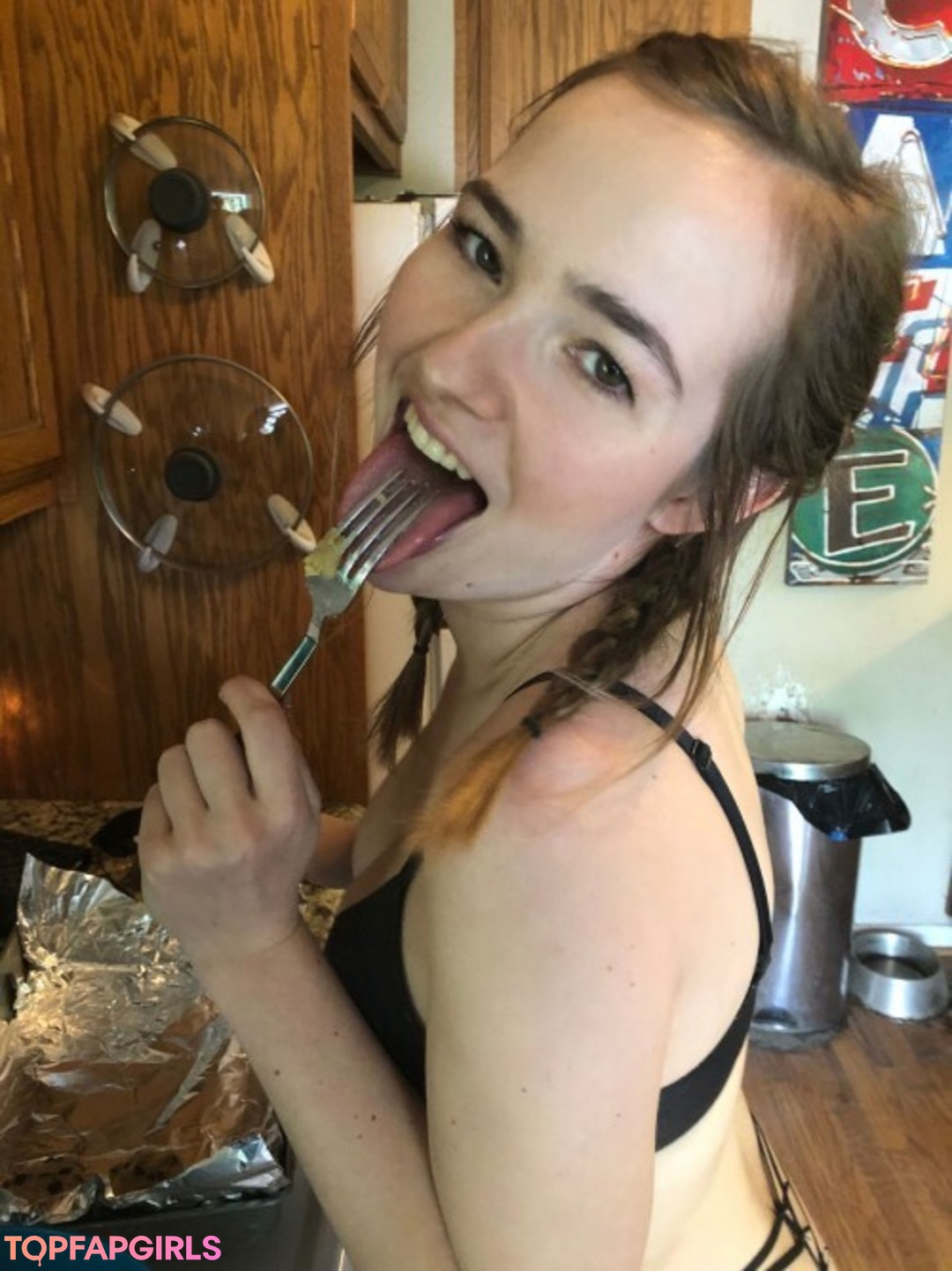 Naakte gelekte OnlyFans-foto van Omgcosplay #1437