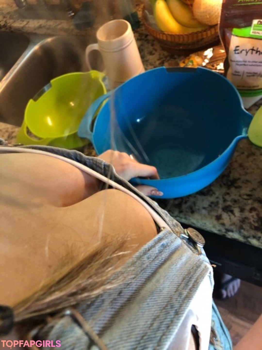 Naakte gelekte OnlyFans-foto van Omgcosplay #1444