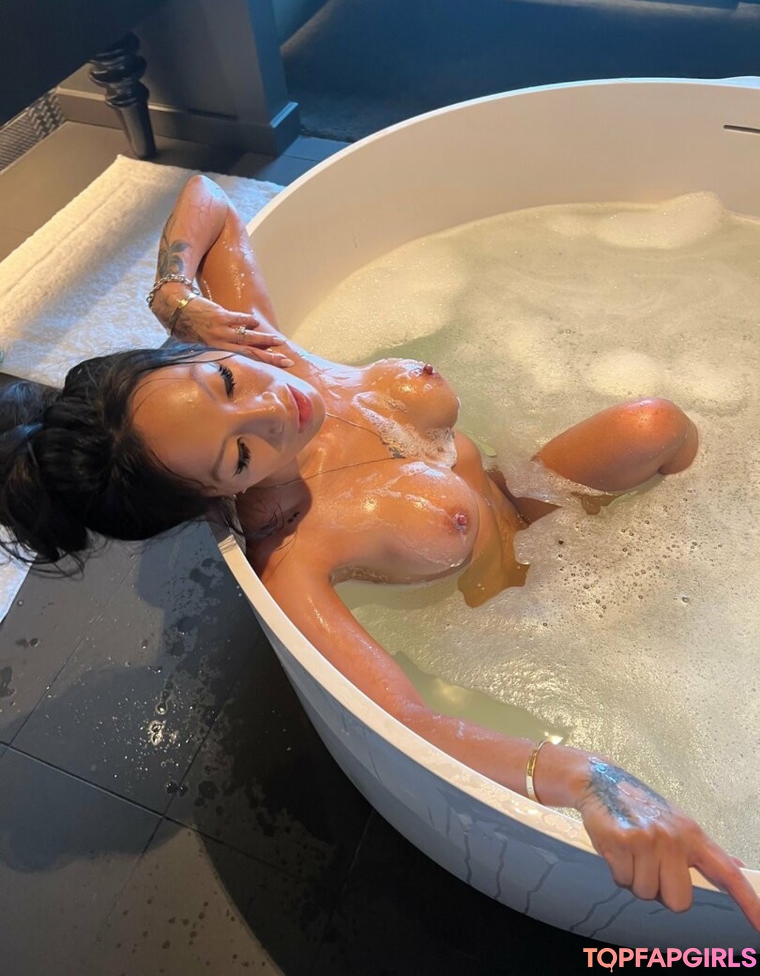 Naakte gelekte OnlyFans-foto van Asa Akira #357