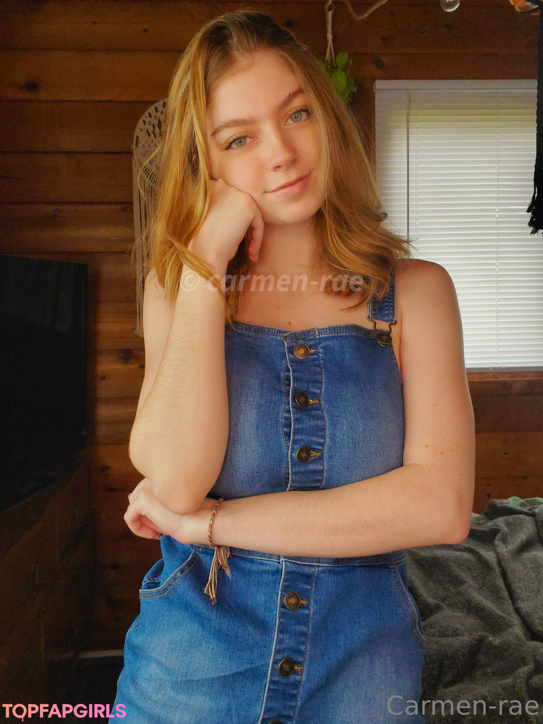 Naakte gelekte OnlyFans-foto van Carmenrae #1044