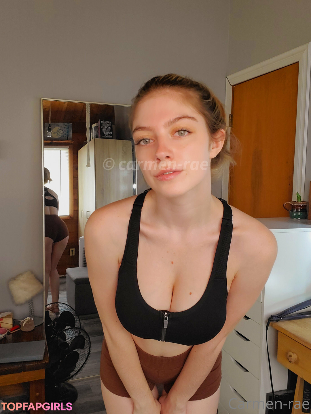 Naakte gelekte OnlyFans-foto van Carmenrae #1973