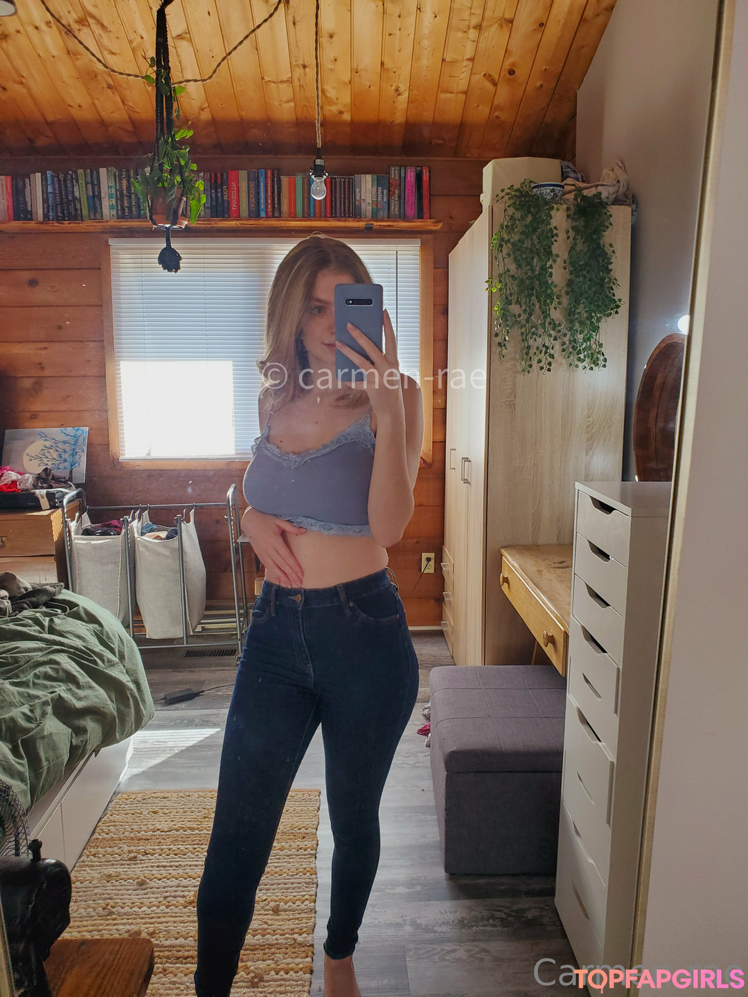 Naakte gelekte OnlyFans-foto van Carmenrae #2457