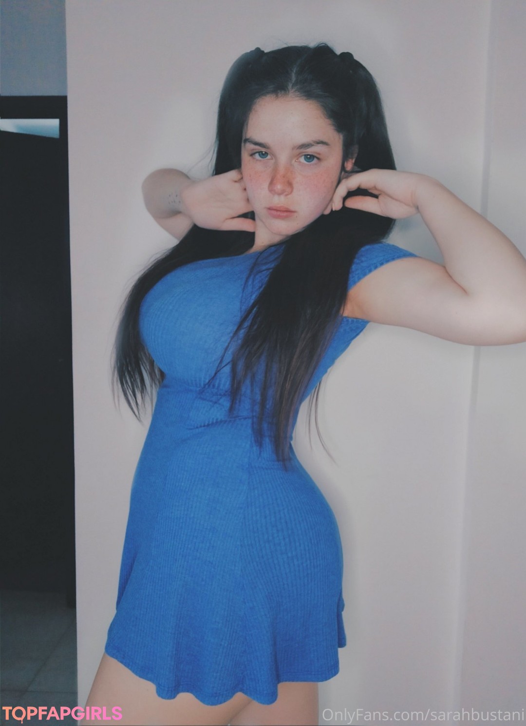 Naakte gelekte OnlyFans-foto van Sarah Bustani #12