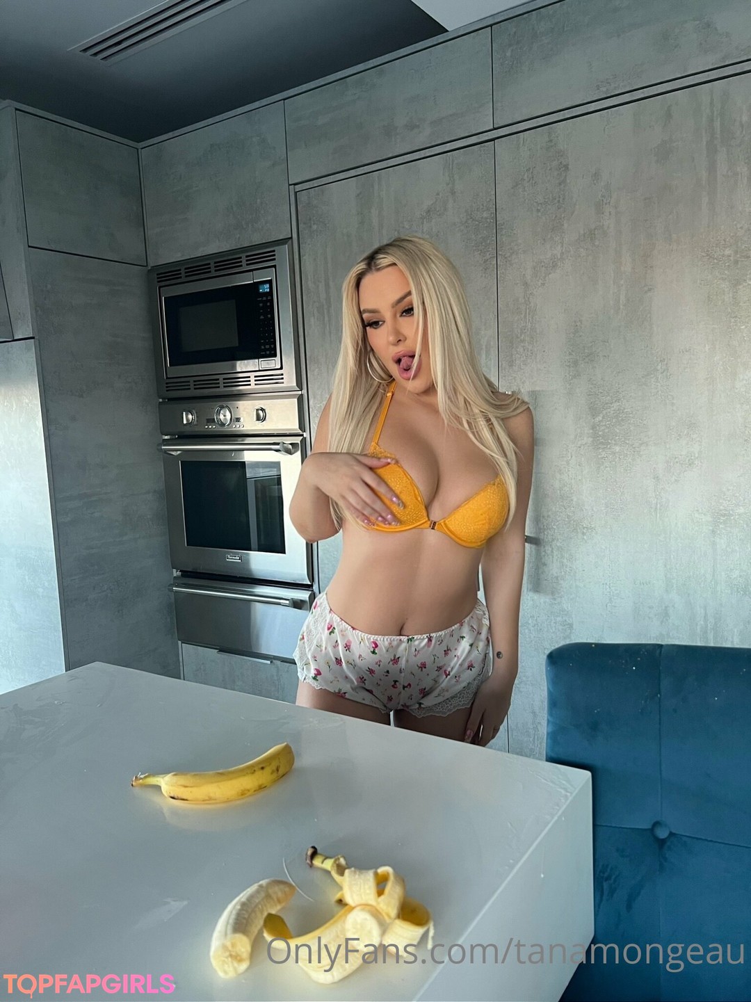 Naakte gelekte OnlyFans-foto van Tana Mongeau #116