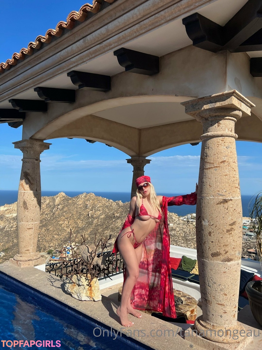 Naakte gelekte OnlyFans-foto van Tana Mongeau #119