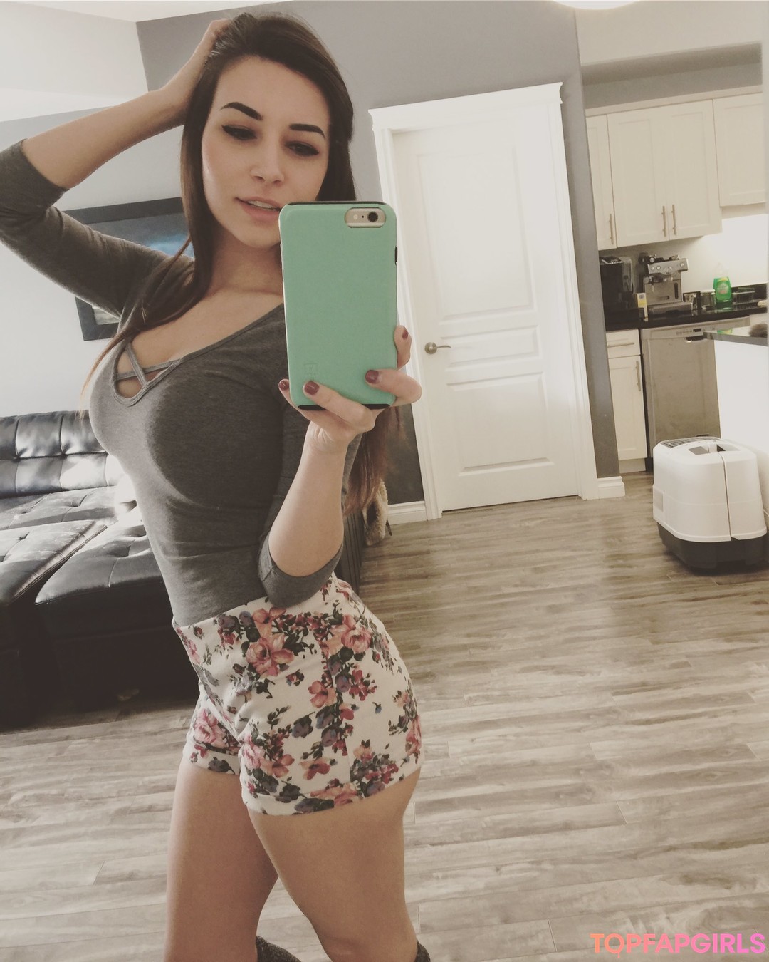 Naakte gelekte OnlyFans-foto van Alinity #899