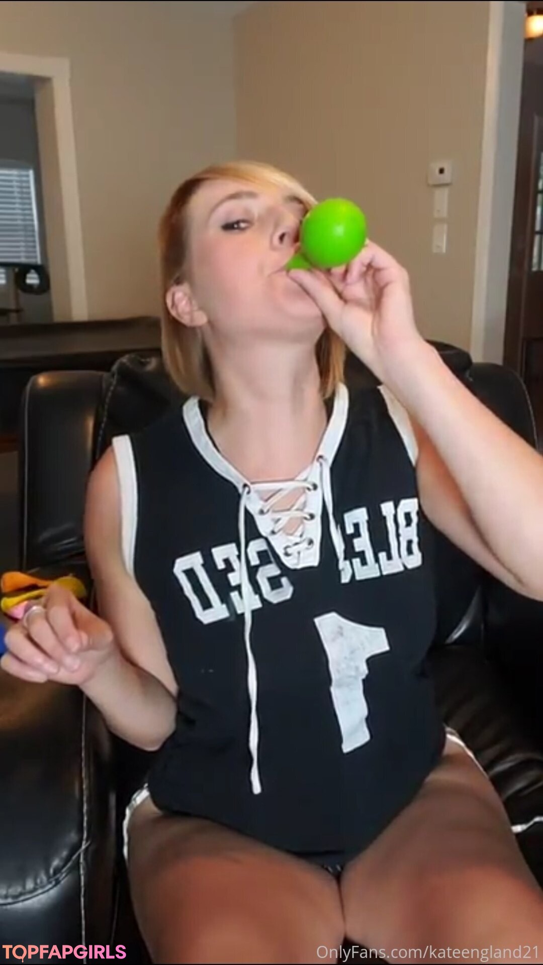 Naakte gelekte OnlyFans-foto van Kate England #427