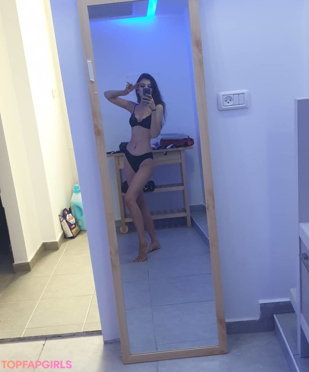 Naakte gelekte OnlyFans-foto van Daniella #14