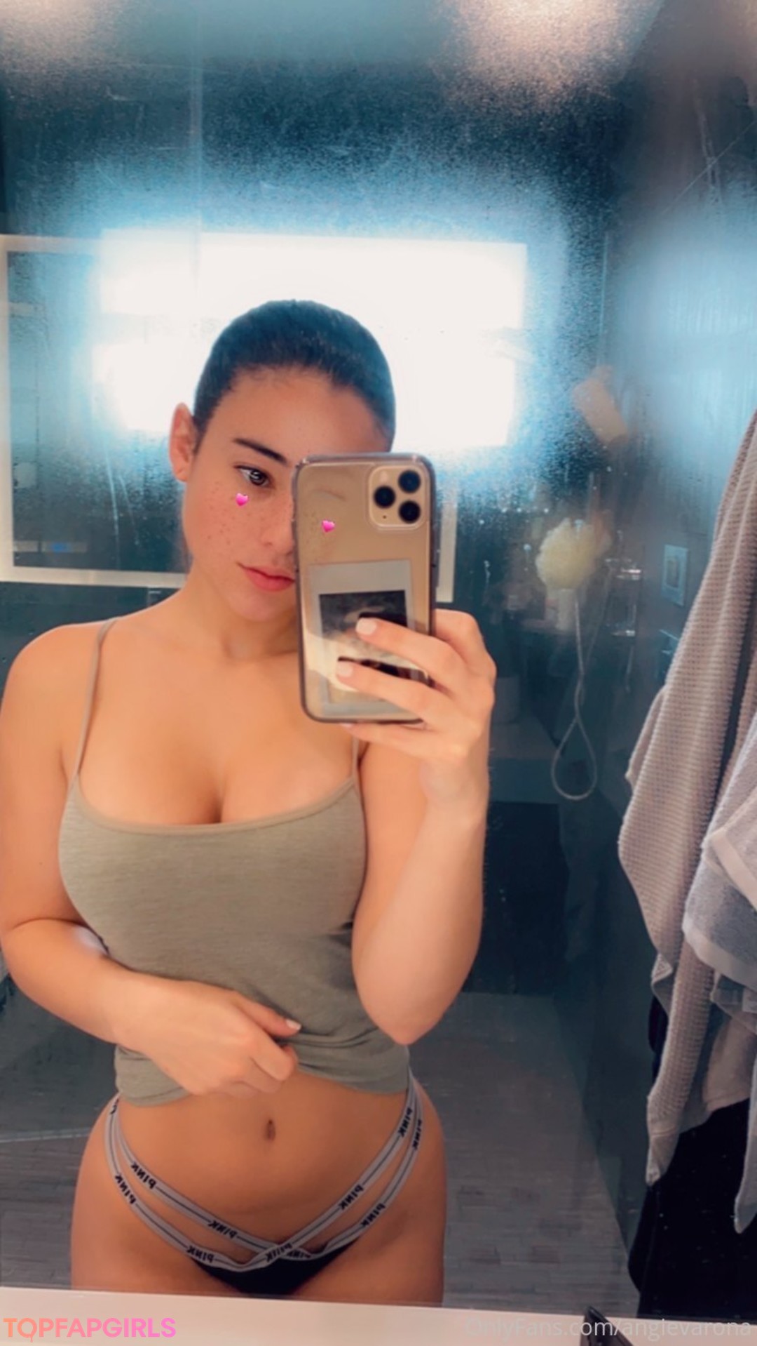 Naakte gelekte OnlyFans-foto van Angie Varona #191