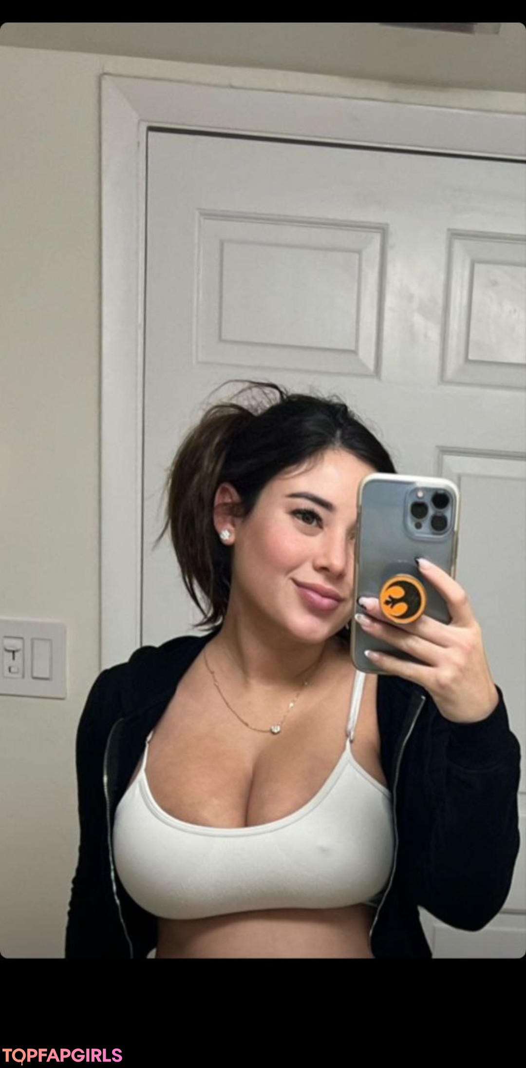 Naakte gelekte OnlyFans-foto van Angie Varona #296