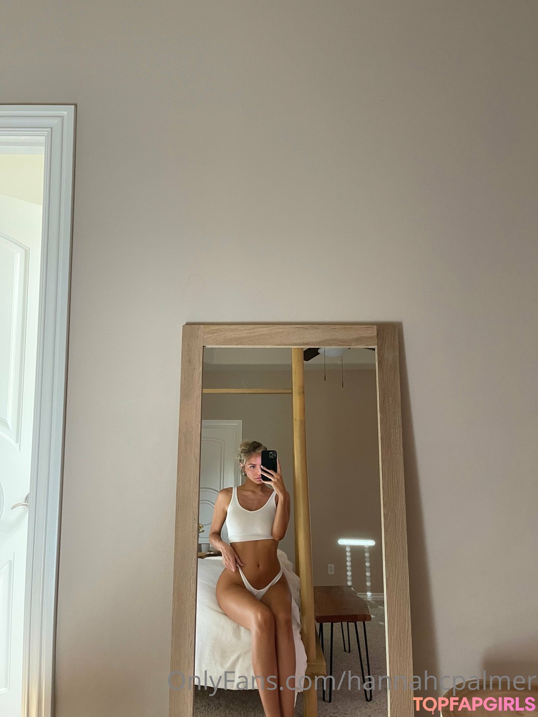Naakte gelekte OnlyFans-foto van Hannah Palmer #1750