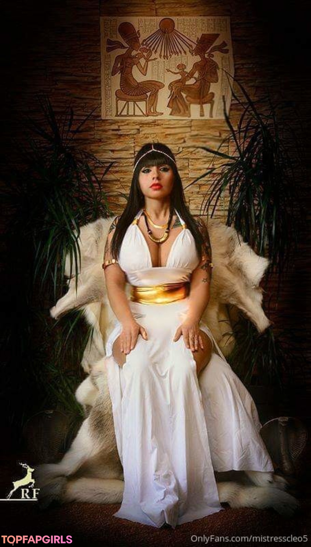 Naakte gelekte OnlyFans-foto van Mistress Cleopatra #2