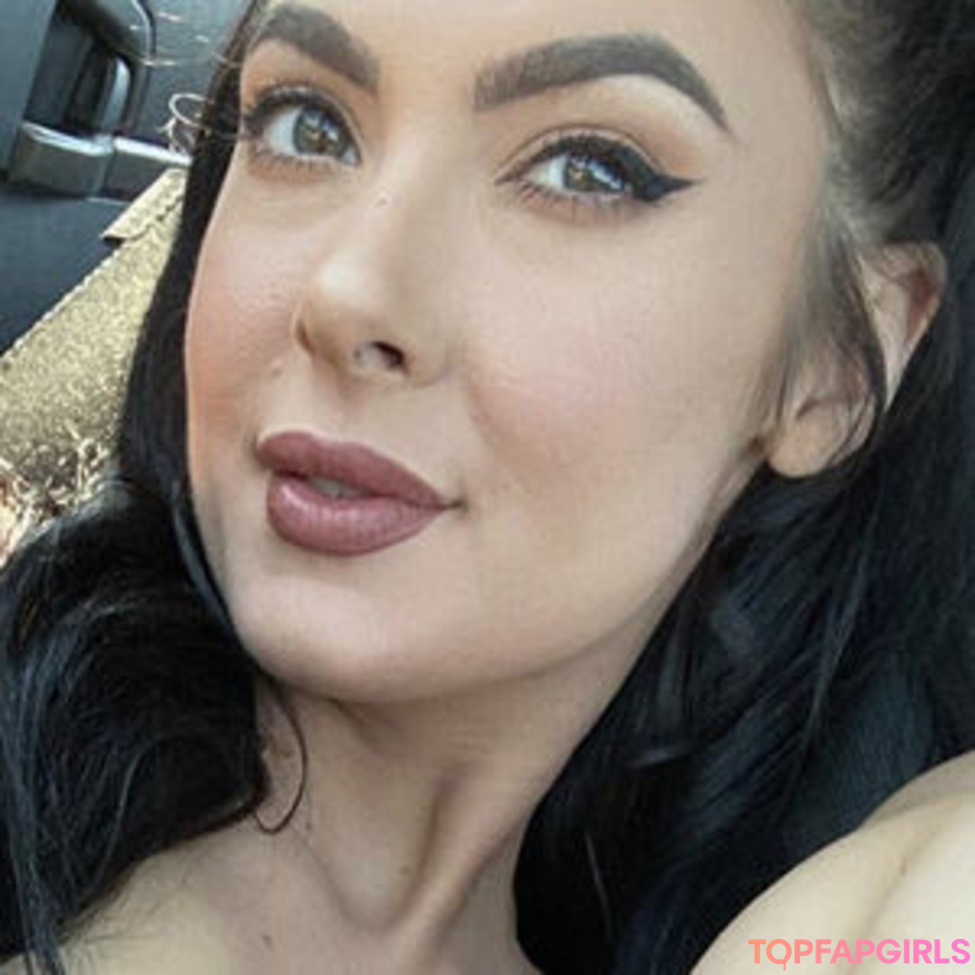 Naakte gelekte OnlyFans-foto van Marley Brinx #31