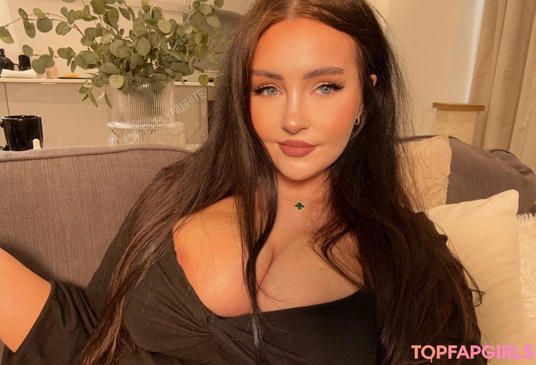 Naakte gelekte OnlyFans-foto van Evelyn White #347