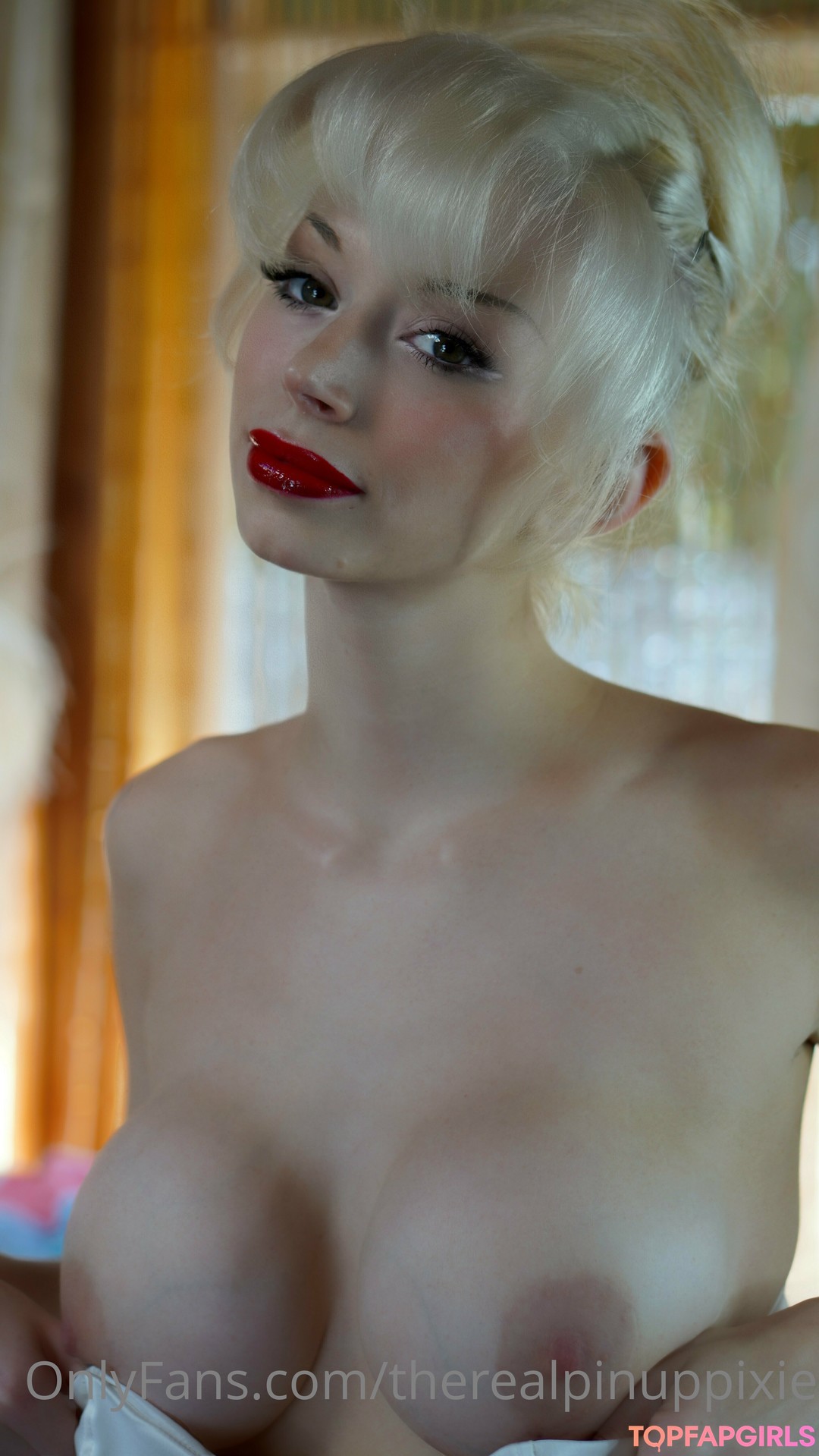 Naakte gelekte OnlyFans-foto van Pinuppixie #689